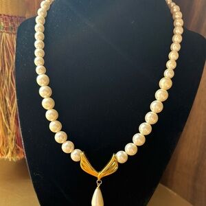 Vintage Napier Gold Tone Pearl Tear Drop Accent Necklace 18” wedding jewelry